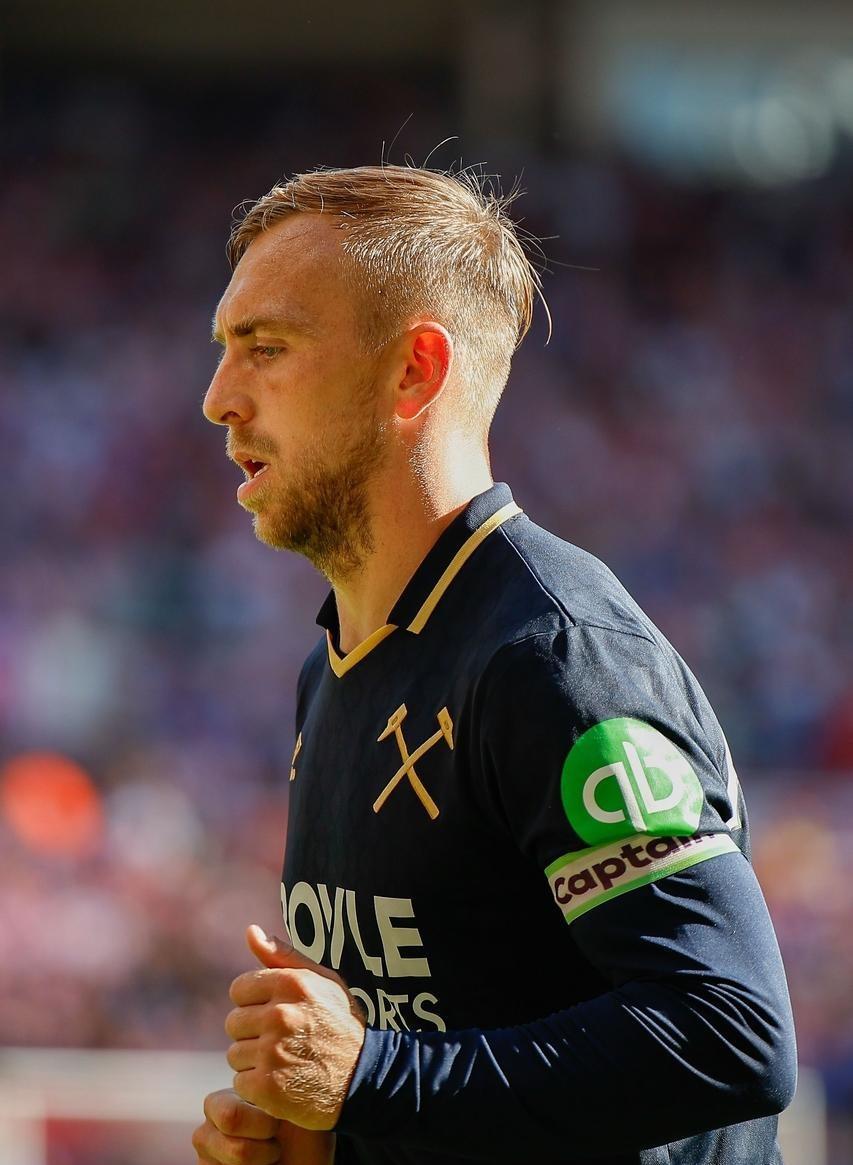 转折点！上海海港防线松动，英超集结日攻防权衡，球迷炸锅，训练强度明显提升的简单介绍-九游体育官网